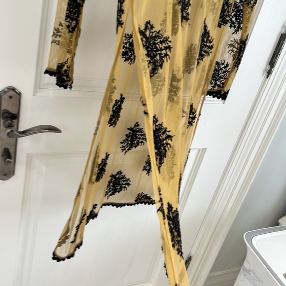 Zara sheer tunic with black embroidered detail - Picture 5 of 5